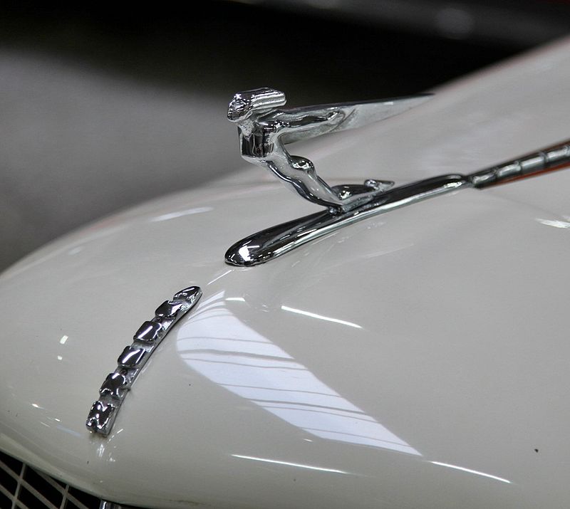 800px-Auburn_hood_ornament